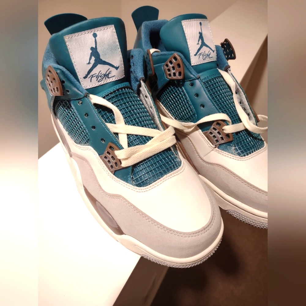 Jordan 4 Custom Snorlax Edition
